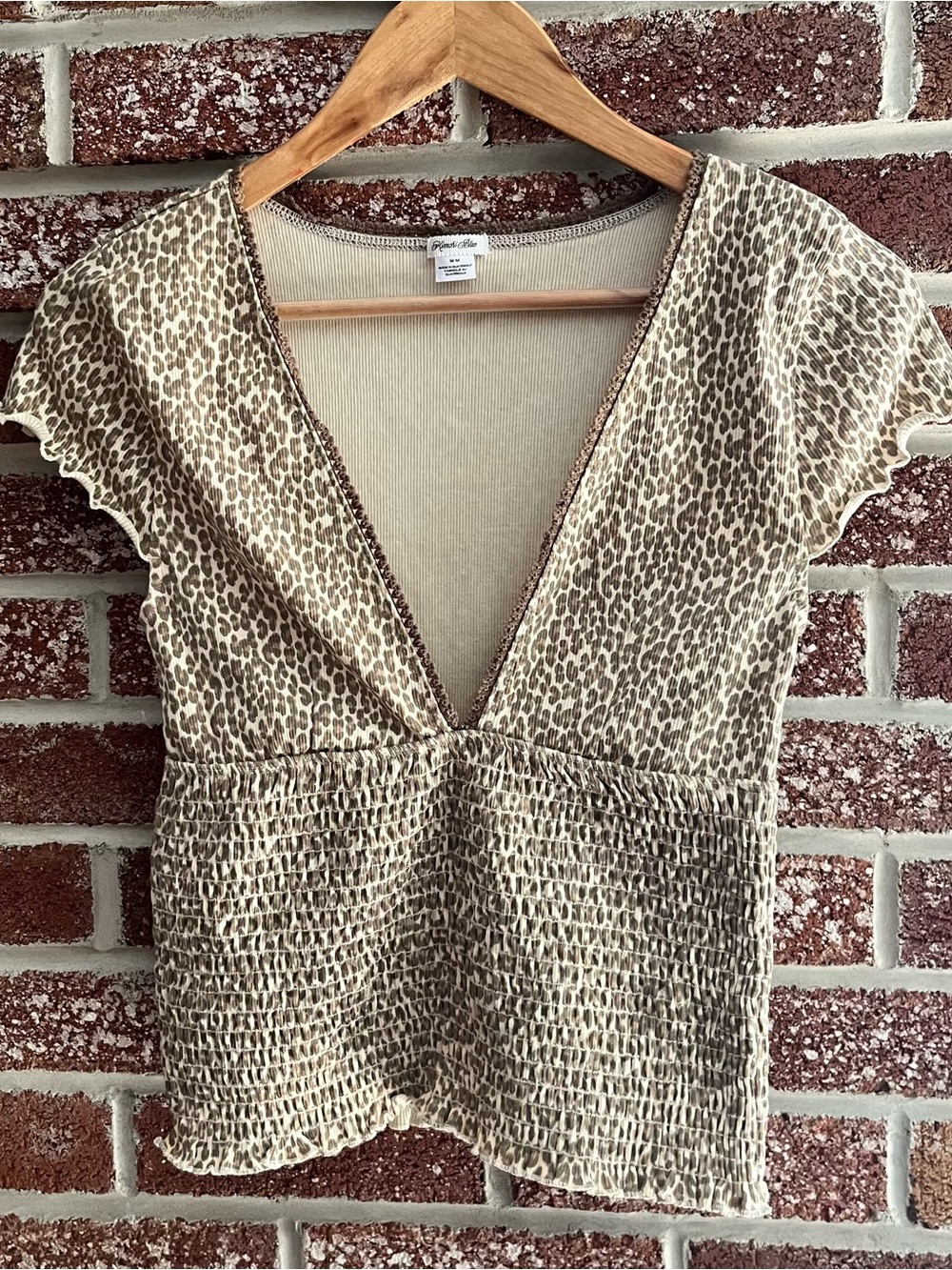 URBAN OUTFITTERS - Kimchi Blue - Brown - Leopard-Print V-Neck Crop Top (NWOT)